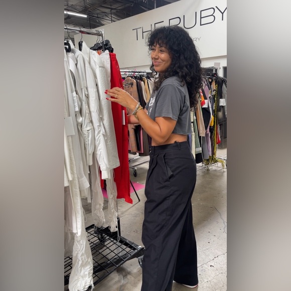 Meet your Posher, Margie Pobre Chica Rica - Picture 3 of 7